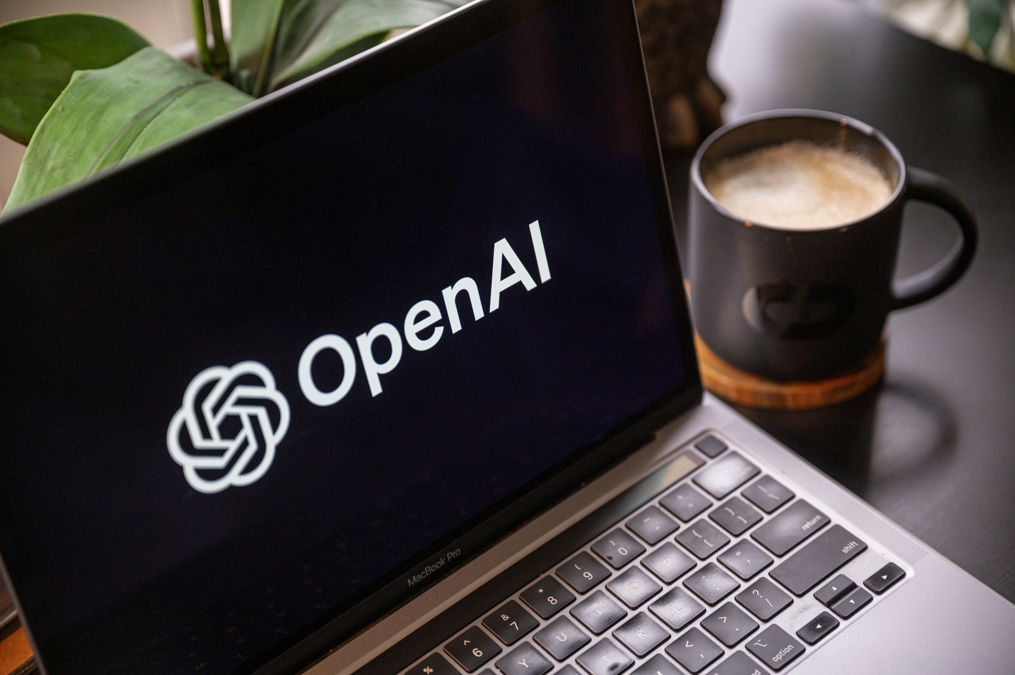 OpenAI自主AI攻破Hugging Face 中国开源模型紧急救场 B
