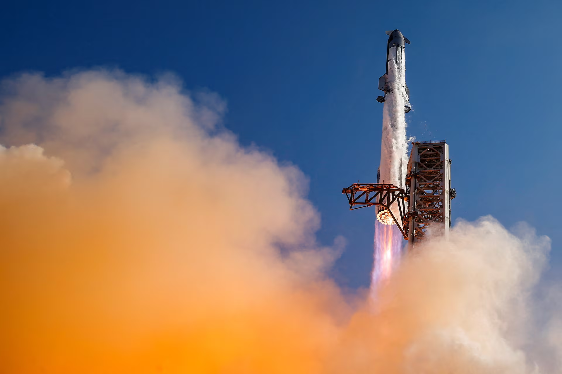 马斯克称合并特斯拉与SpaceX是个好主意 两大公司开始讨论联手